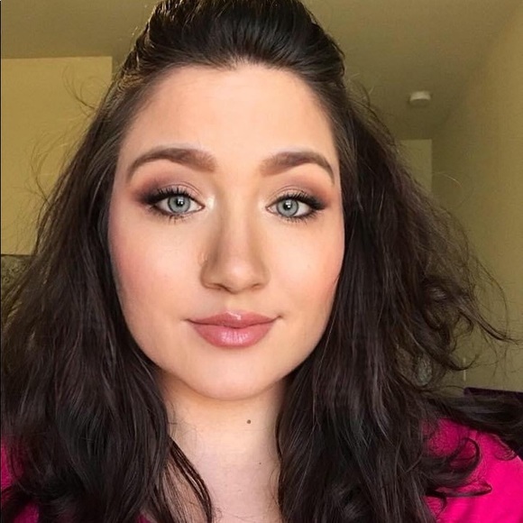 Meet your Posher, Jess - Picture 2 of 4